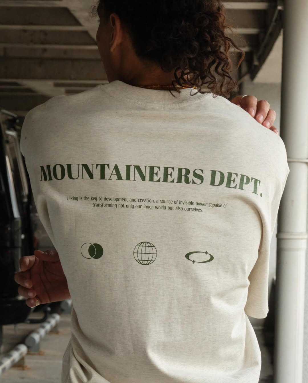 T-shirt "Mountaineers Dept"