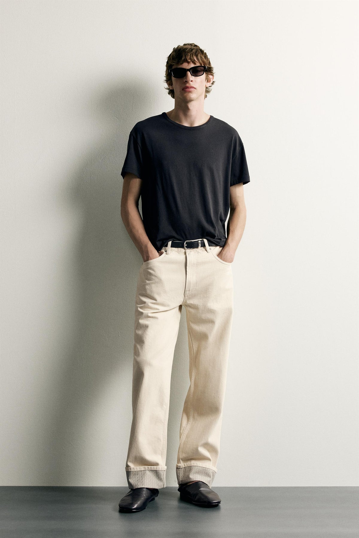 Contrast Turn-Up Straight-Leg Jeans